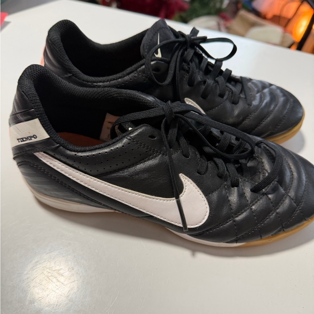Nike Tiempo Mystic IV IC Indoor Soccer Shoes Black/Orange Size 6
